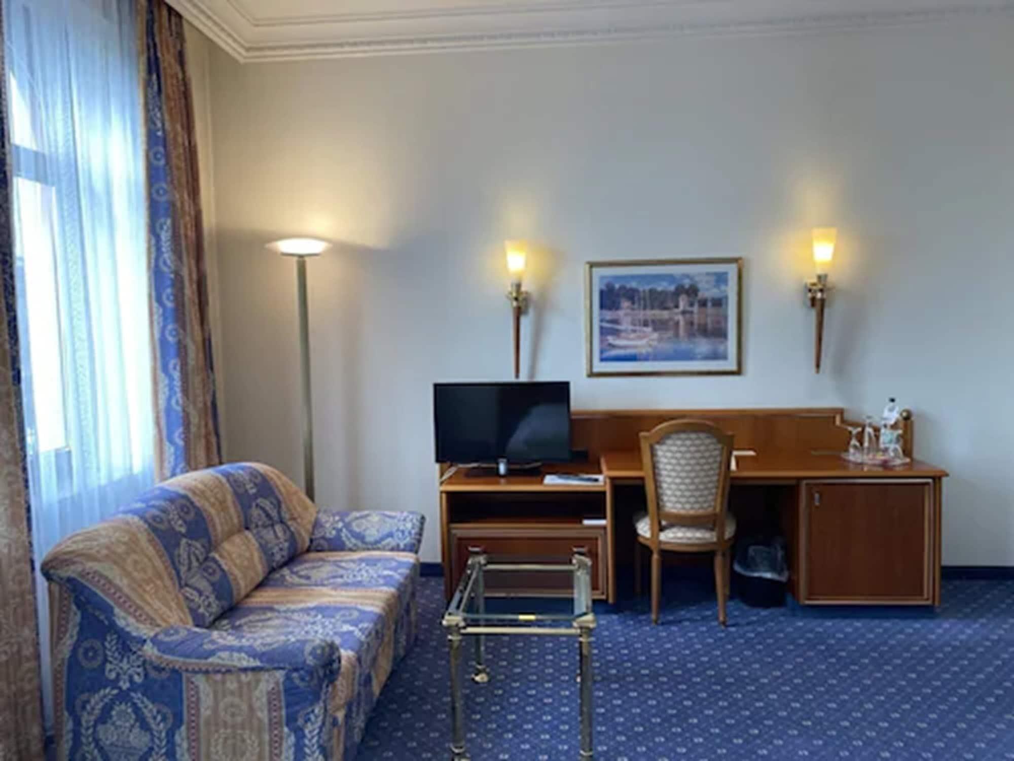 Hotel Bayerischer Hof Дрезден Екстериор снимка