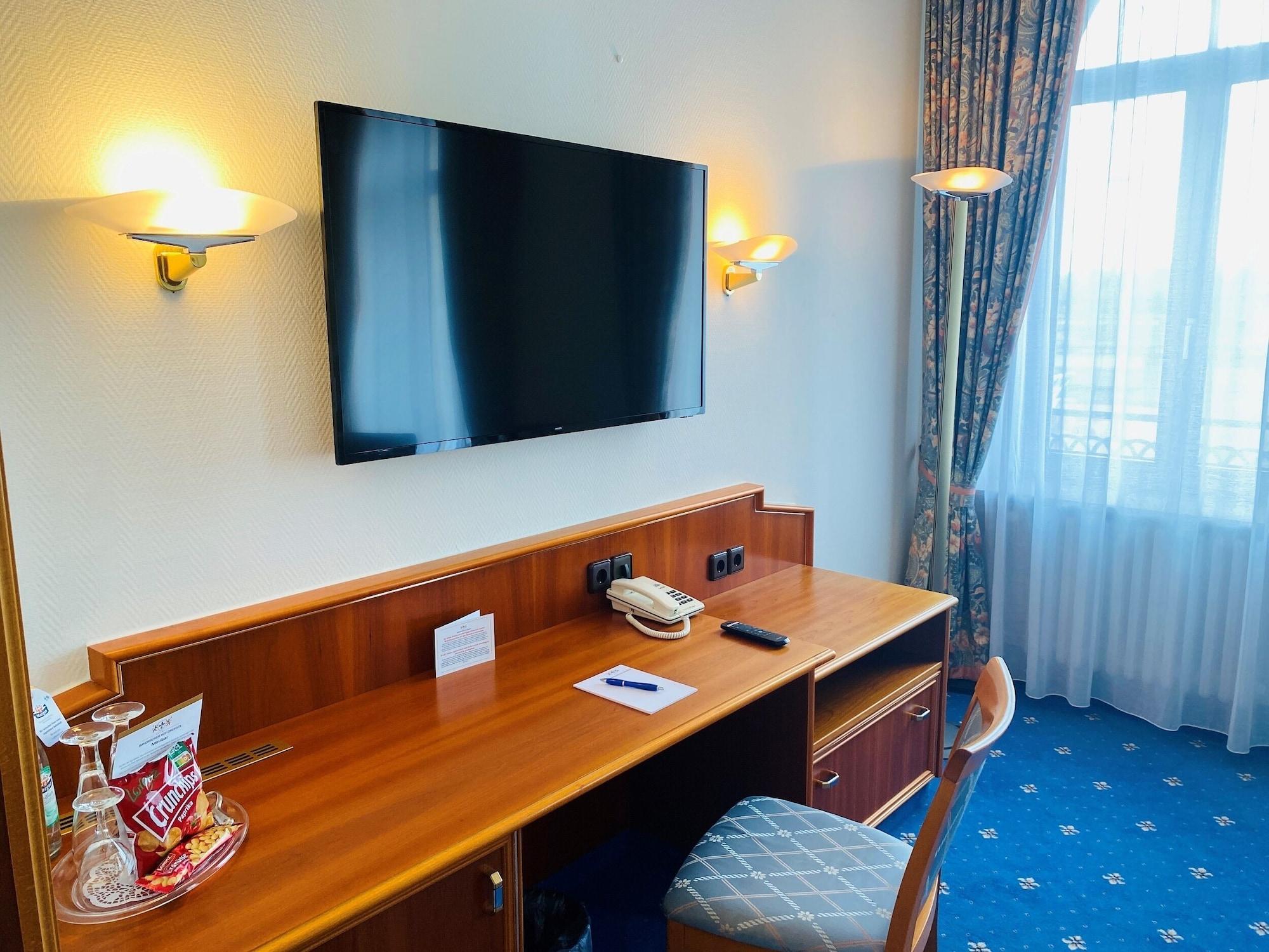 Hotel Bayerischer Hof Дрезден Екстериор снимка