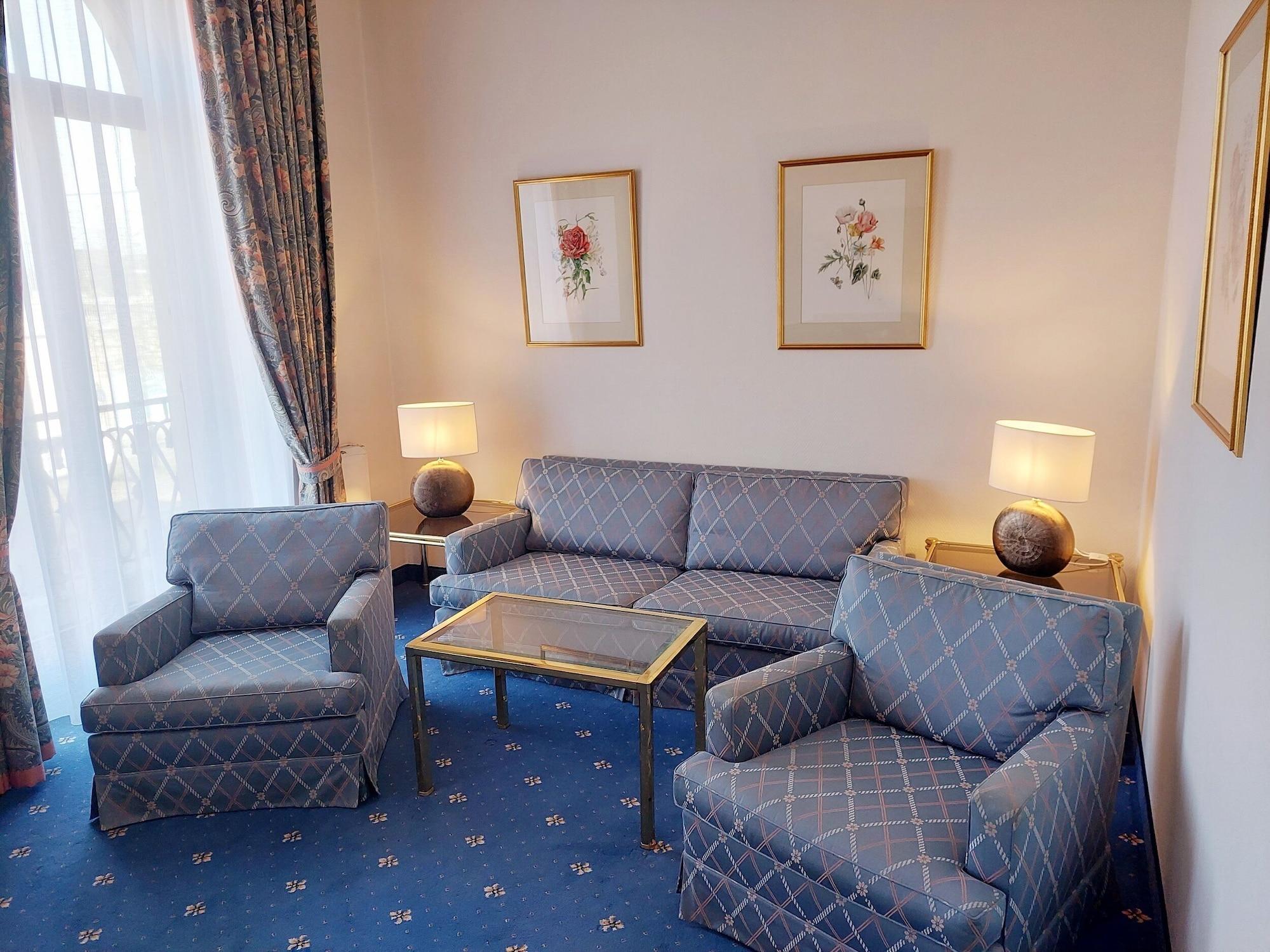 Hotel Bayerischer Hof Дрезден Екстериор снимка