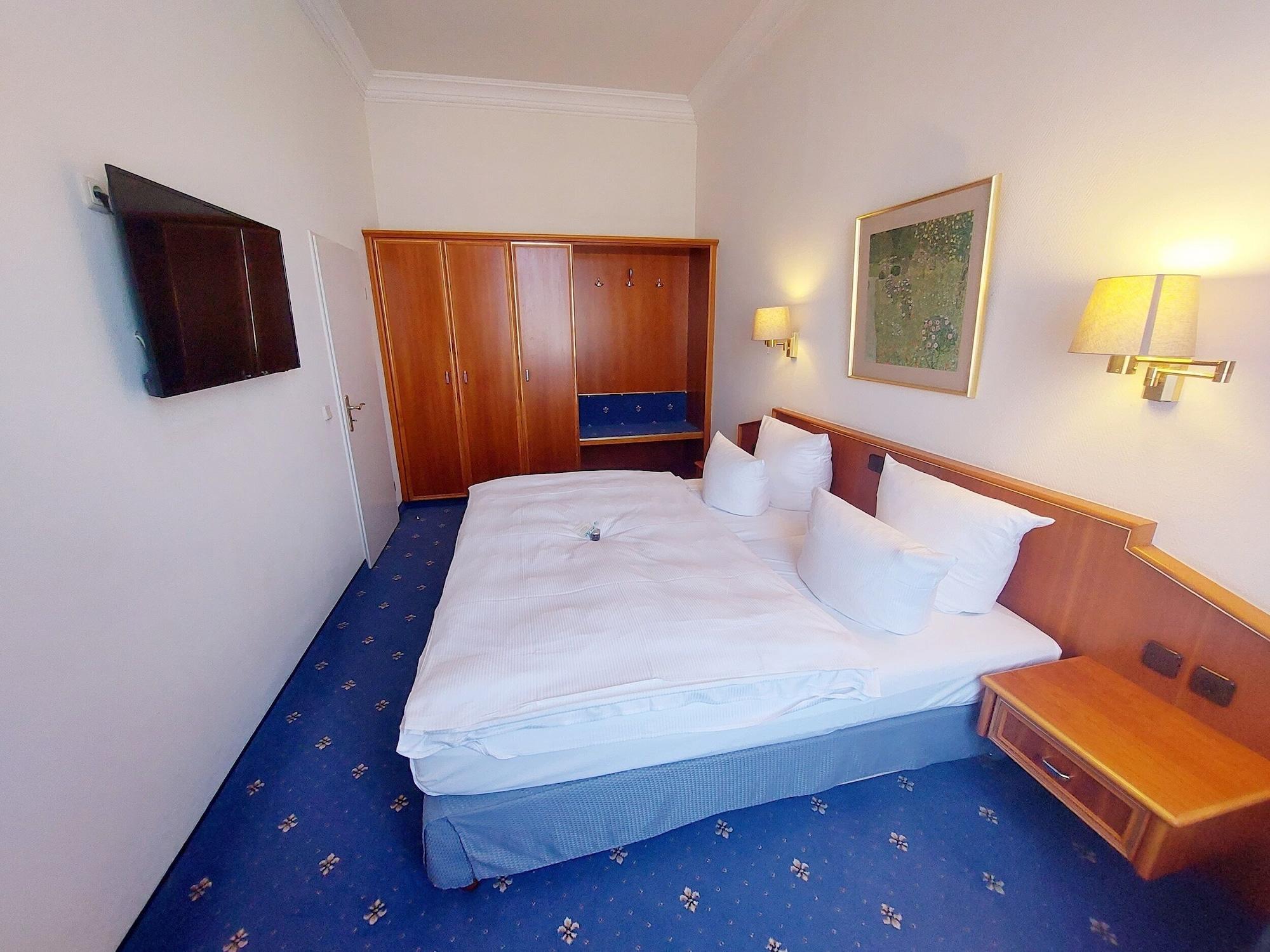 Hotel Bayerischer Hof Дрезден Екстериор снимка