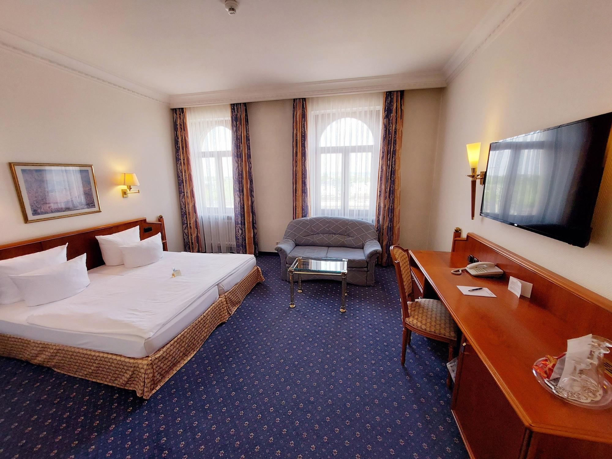 Hotel Bayerischer Hof Дрезден Екстериор снимка