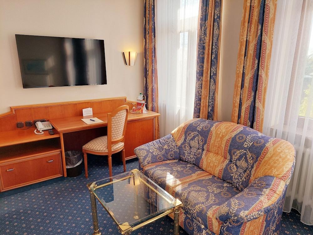 Hotel Bayerischer Hof Дрезден Екстериор снимка