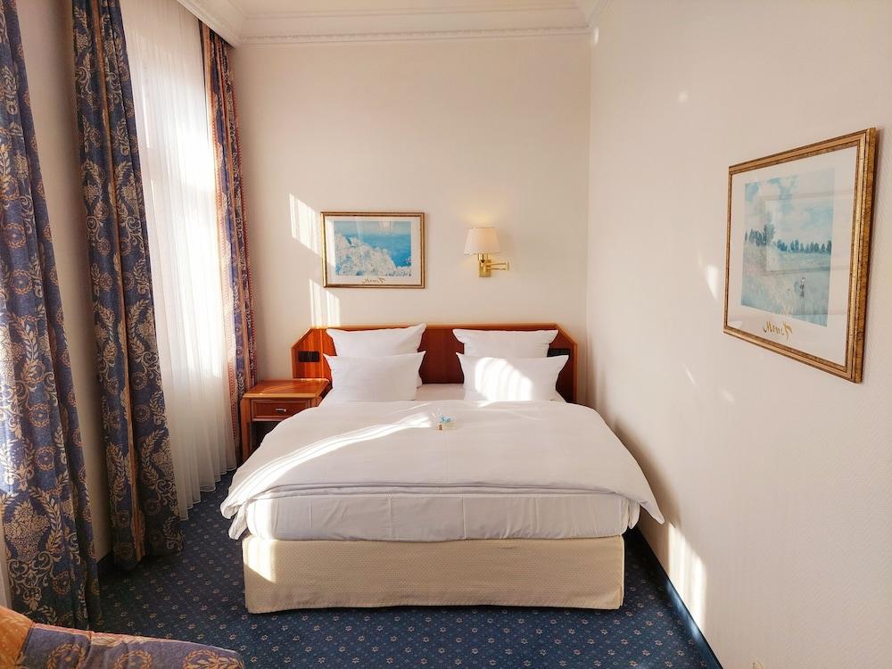 Hotel Bayerischer Hof Дрезден Екстериор снимка