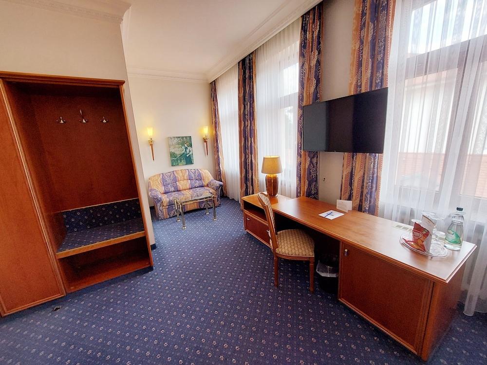 Hotel Bayerischer Hof Дрезден Екстериор снимка