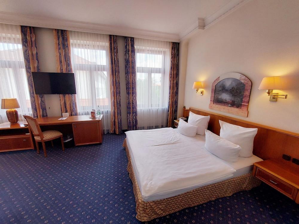 Hotel Bayerischer Hof Дрезден Екстериор снимка