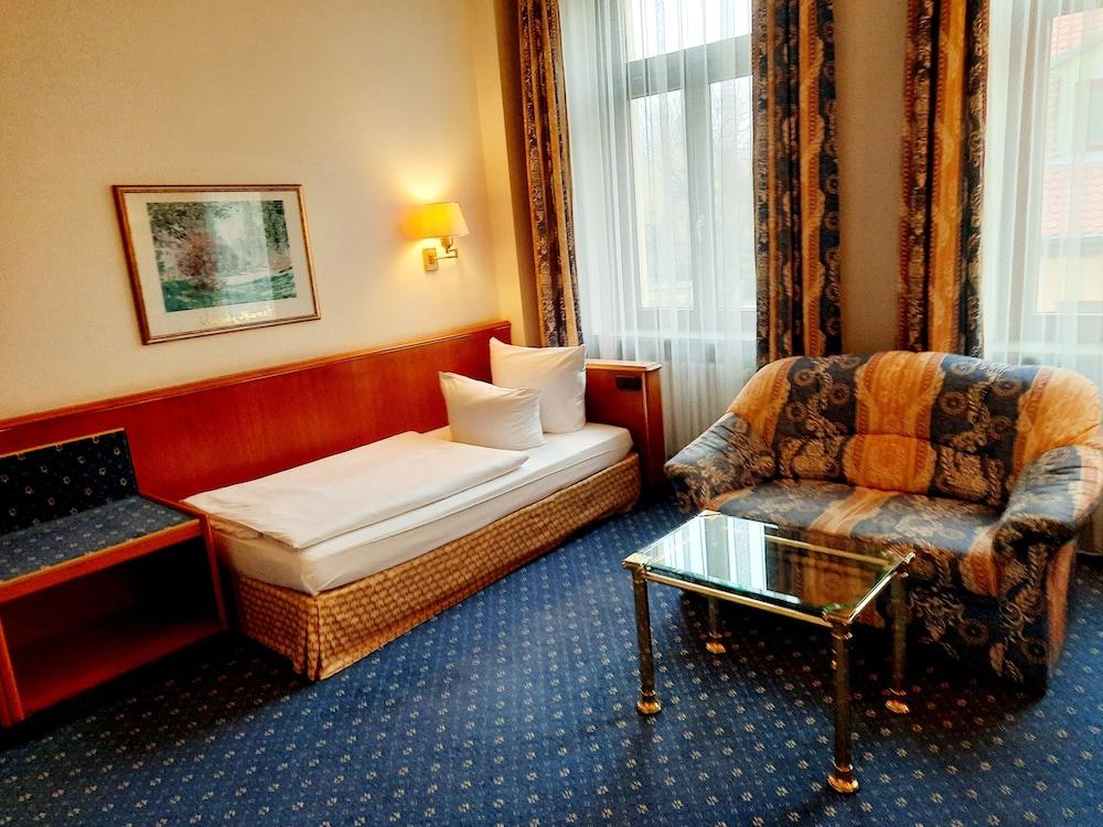 Hotel Bayerischer Hof Дрезден Екстериор снимка