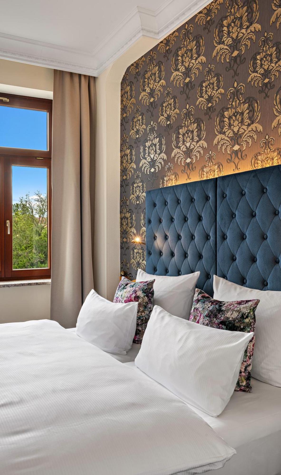 Hotel Bayerischer Hof Дрезден Екстериор снимка
