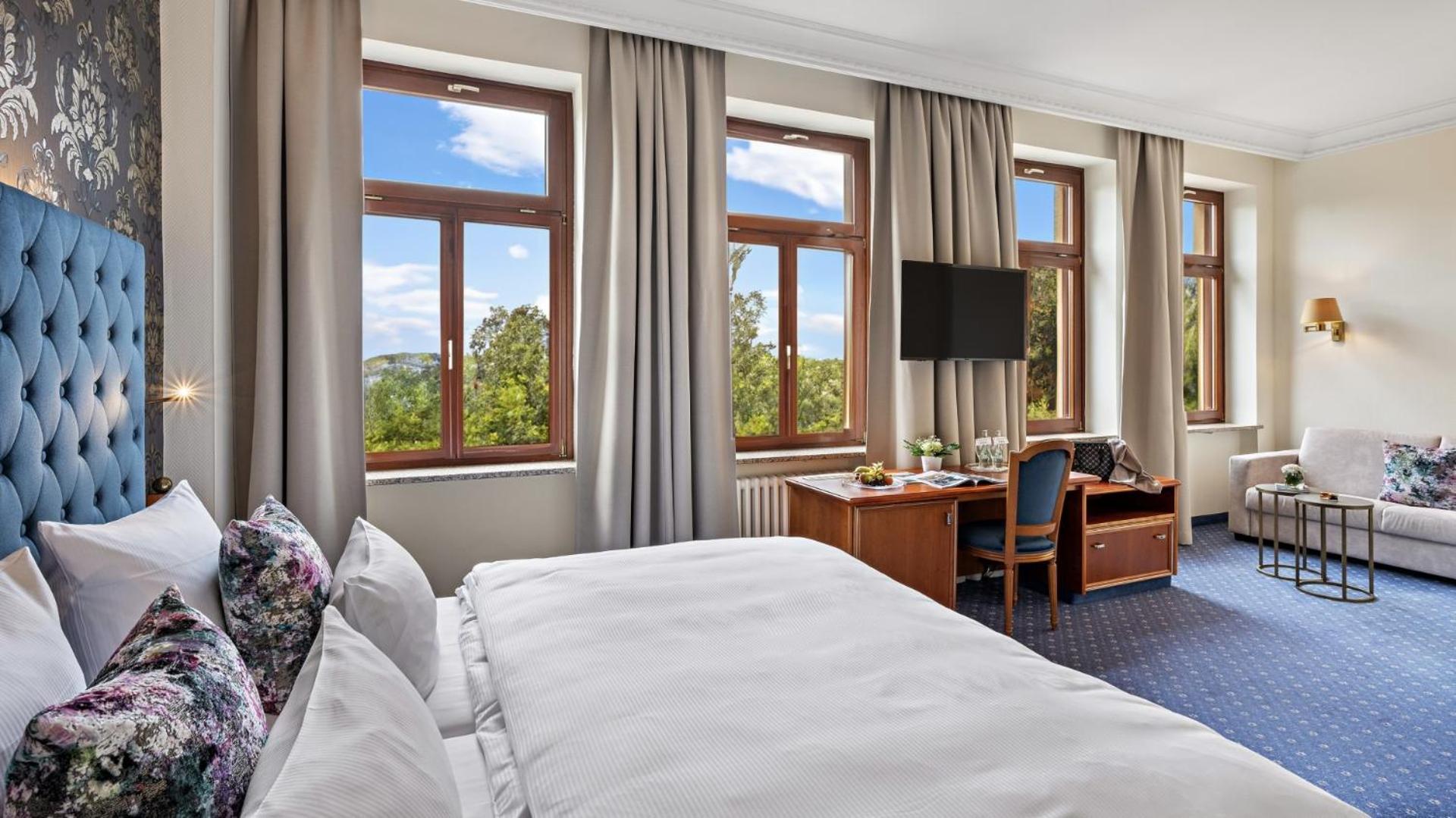 Hotel Bayerischer Hof Дрезден Екстериор снимка
