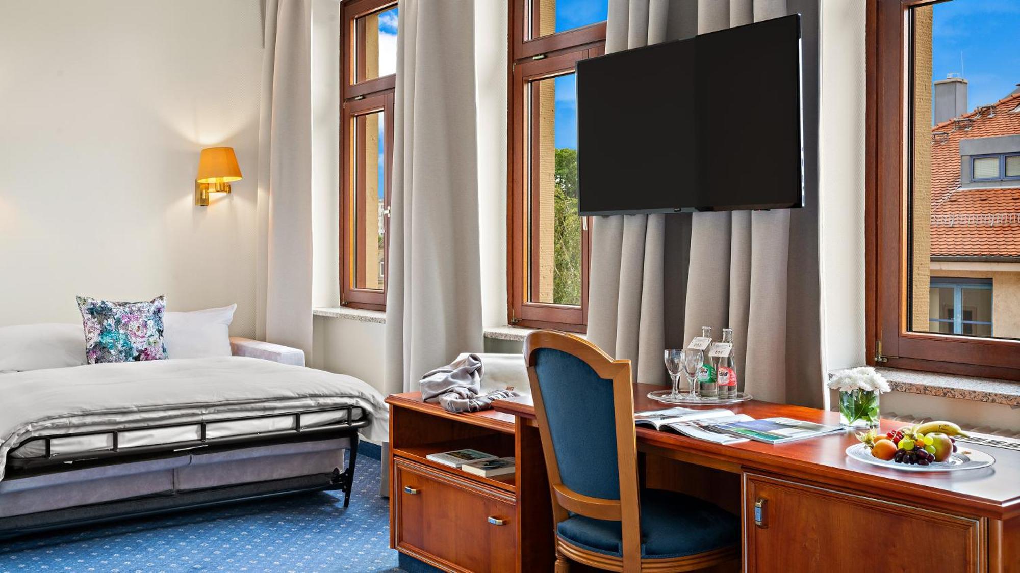 Hotel Bayerischer Hof Дрезден Екстериор снимка