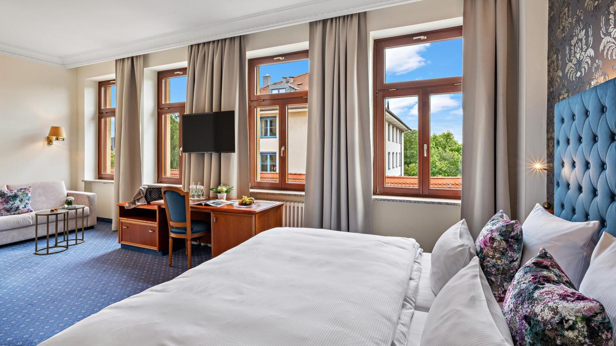 Hotel Bayerischer Hof Дрезден Екстериор снимка