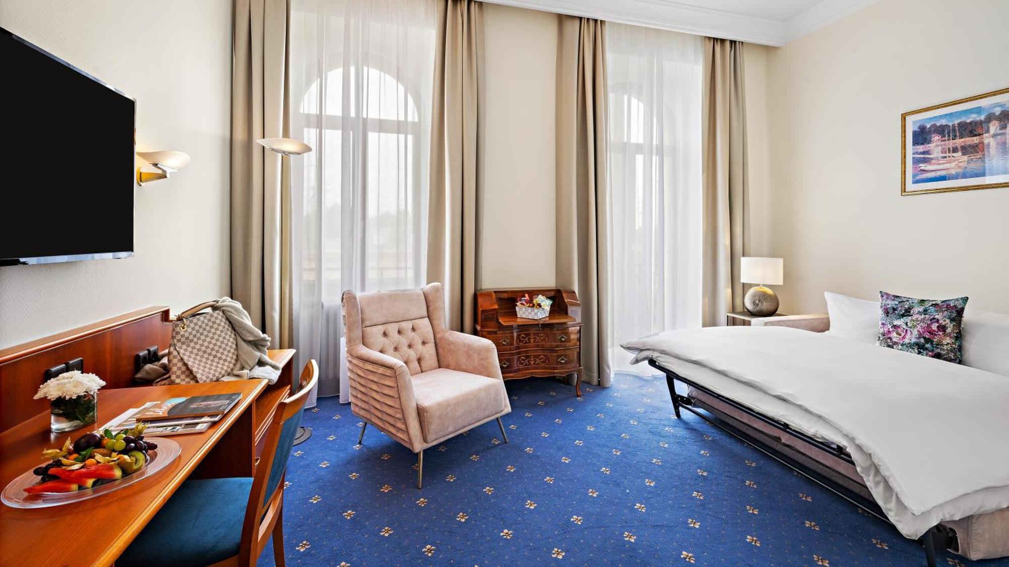 Hotel Bayerischer Hof Дрезден Екстериор снимка