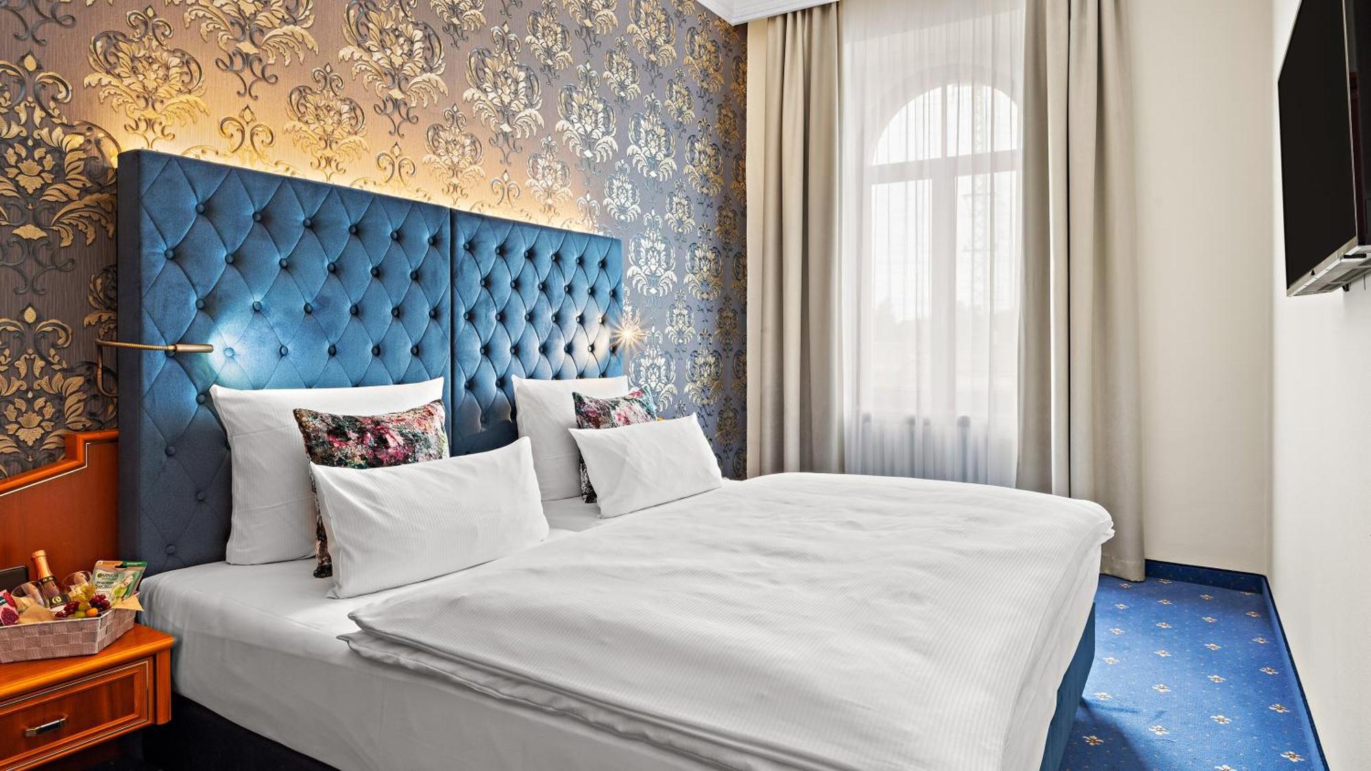 Hotel Bayerischer Hof Дрезден Екстериор снимка