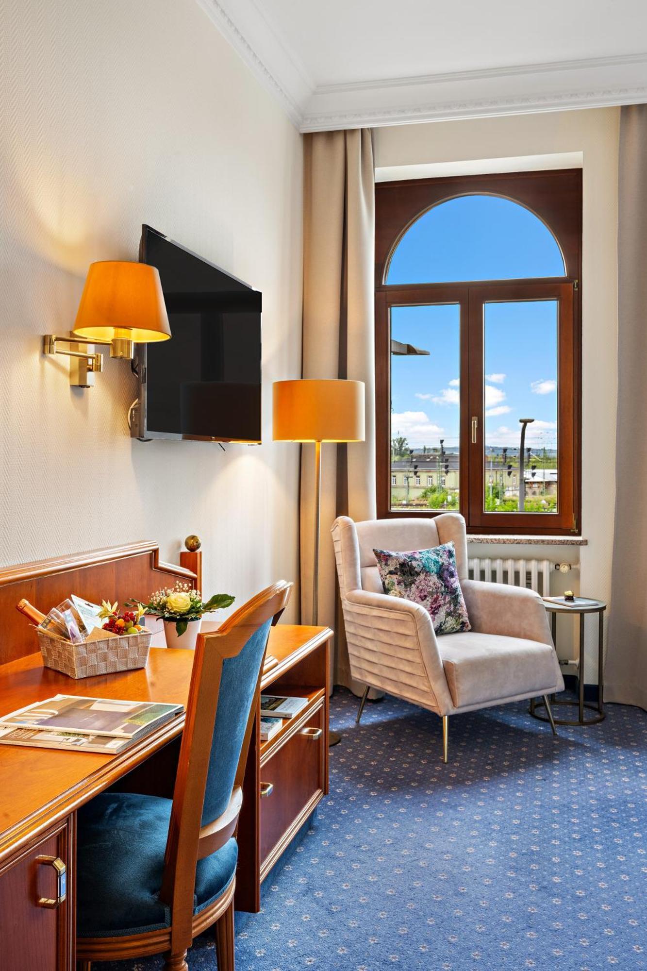 Hotel Bayerischer Hof Дрезден Екстериор снимка