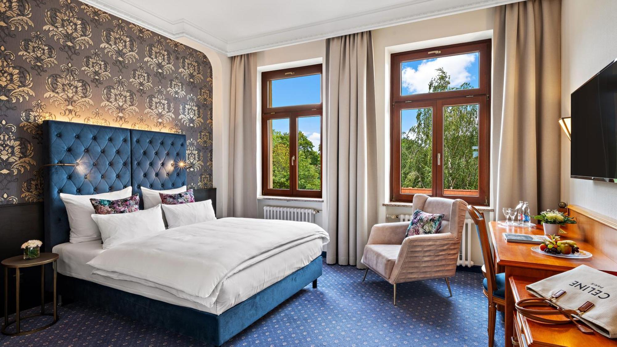 Hotel Bayerischer Hof Дрезден Екстериор снимка