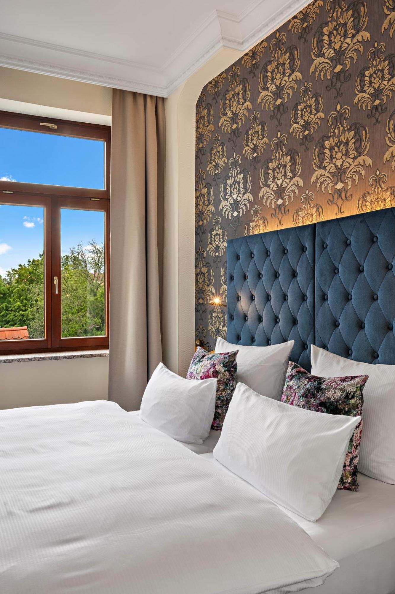 Hotel Bayerischer Hof Дрезден Екстериор снимка