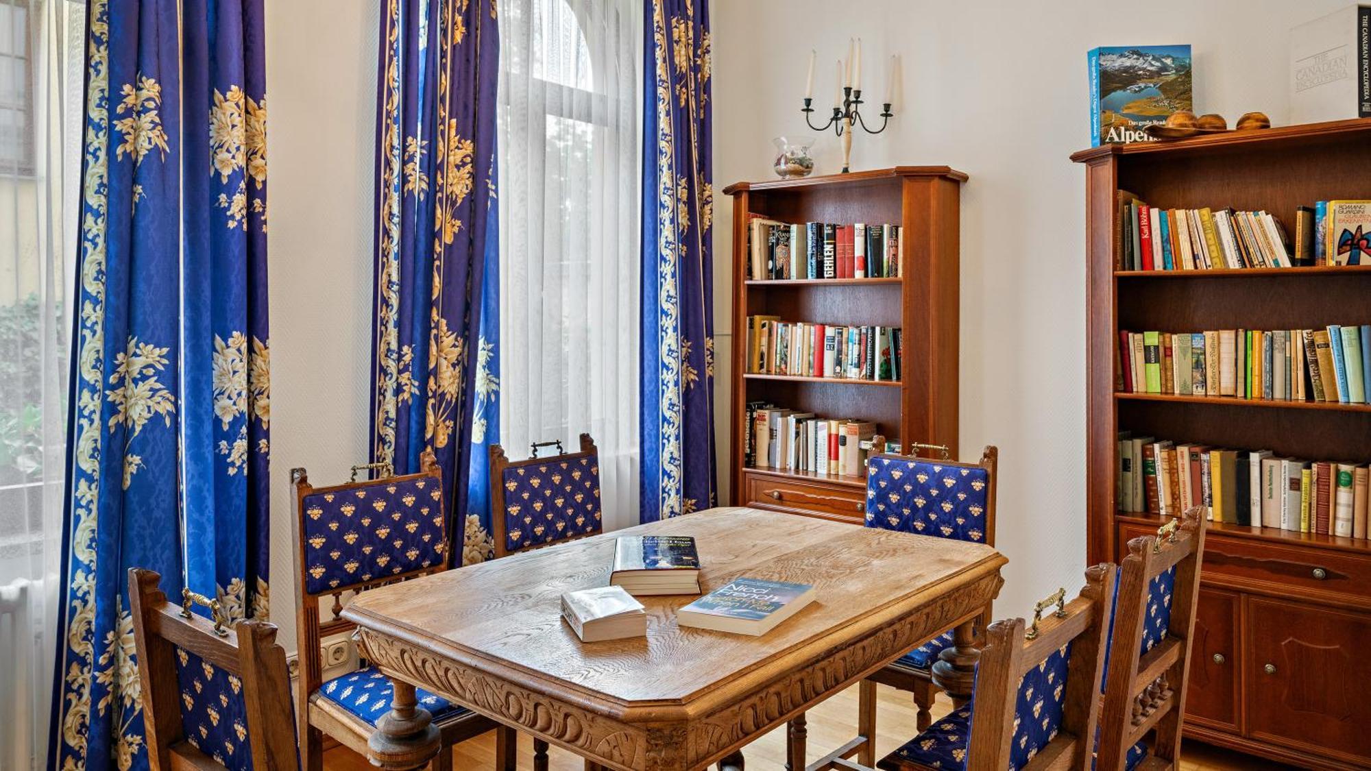 Hotel Bayerischer Hof Дрезден Екстериор снимка