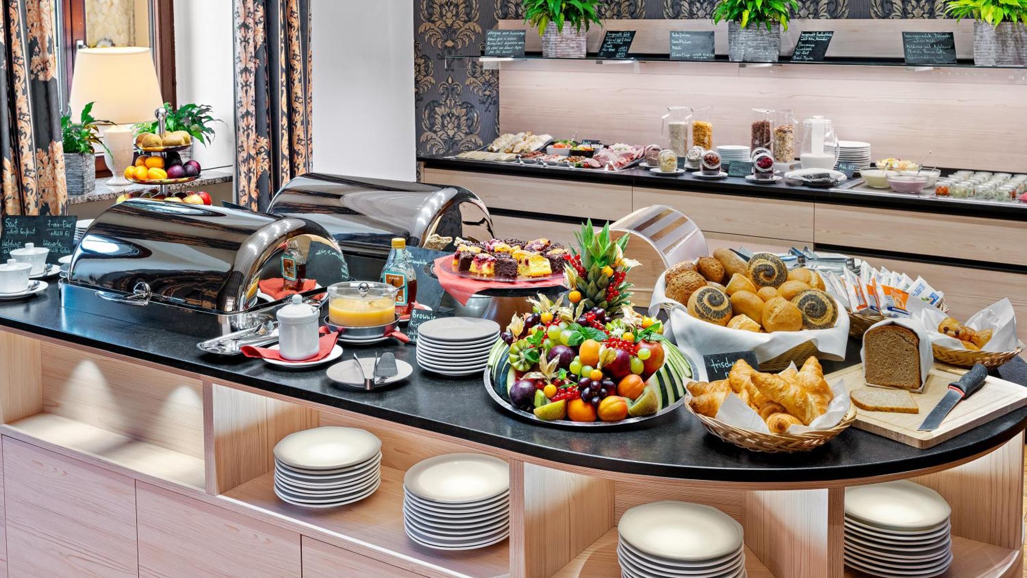 Hotel Bayerischer Hof Дрезден Екстериор снимка