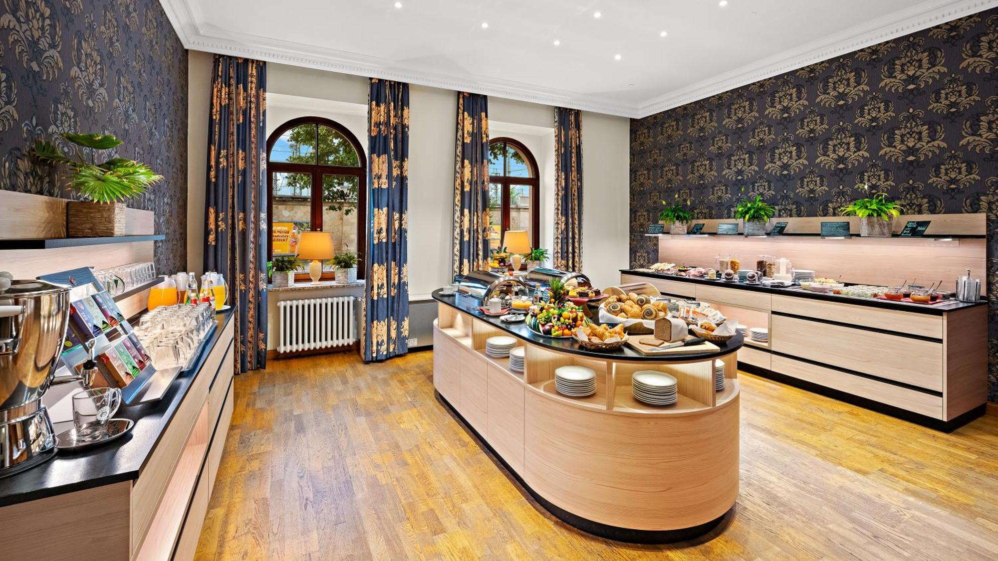 Hotel Bayerischer Hof Дрезден Екстериор снимка