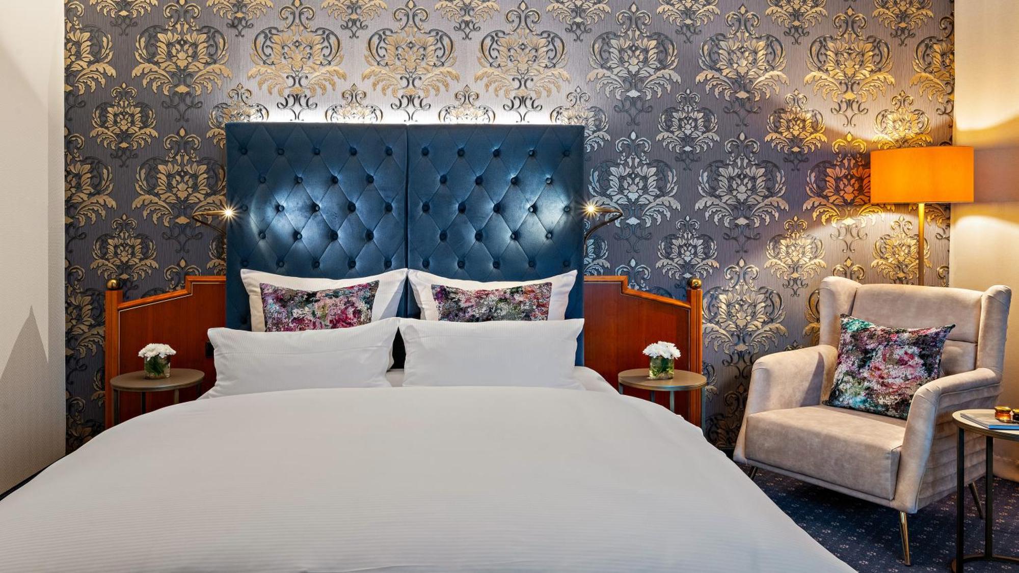 Hotel Bayerischer Hof Дрезден Екстериор снимка